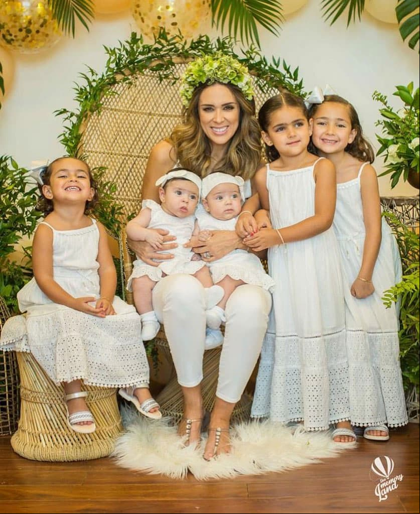 Según ¡Hola! México, la conductora de Netas divinas aseguró que la lactancia ha sido de gran ayuda para mantener su peso. “Sigo lactando, pero me tomé unas vitaminas que empecé desde el embarazo y creo que eso me ha caído muy bien, me ha ayudado al metabolismo, a sentirme más sana”, declaró.