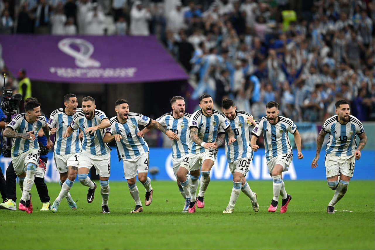 Argentina y Holanda se enfrentaron en tiempos extra y definieron en tanda de penaltis el pase a las semifinales donde la albiceleste consigue el boleto mientras que los Paises Bajos se convierten en el primer equipo que los pamperos eliminan en instancia de tiros de castigo.