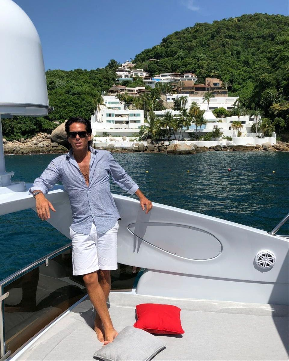 Luego del revuelo que provocaron los tiktokers que mostraron las ruinas en las que se encuentra la casa que fue propiedad de Luis Miguel en Acapulco, la atención se centró en la lujosa mansión que Roberto Palauelos tiene en el mismo puerto mexicano.