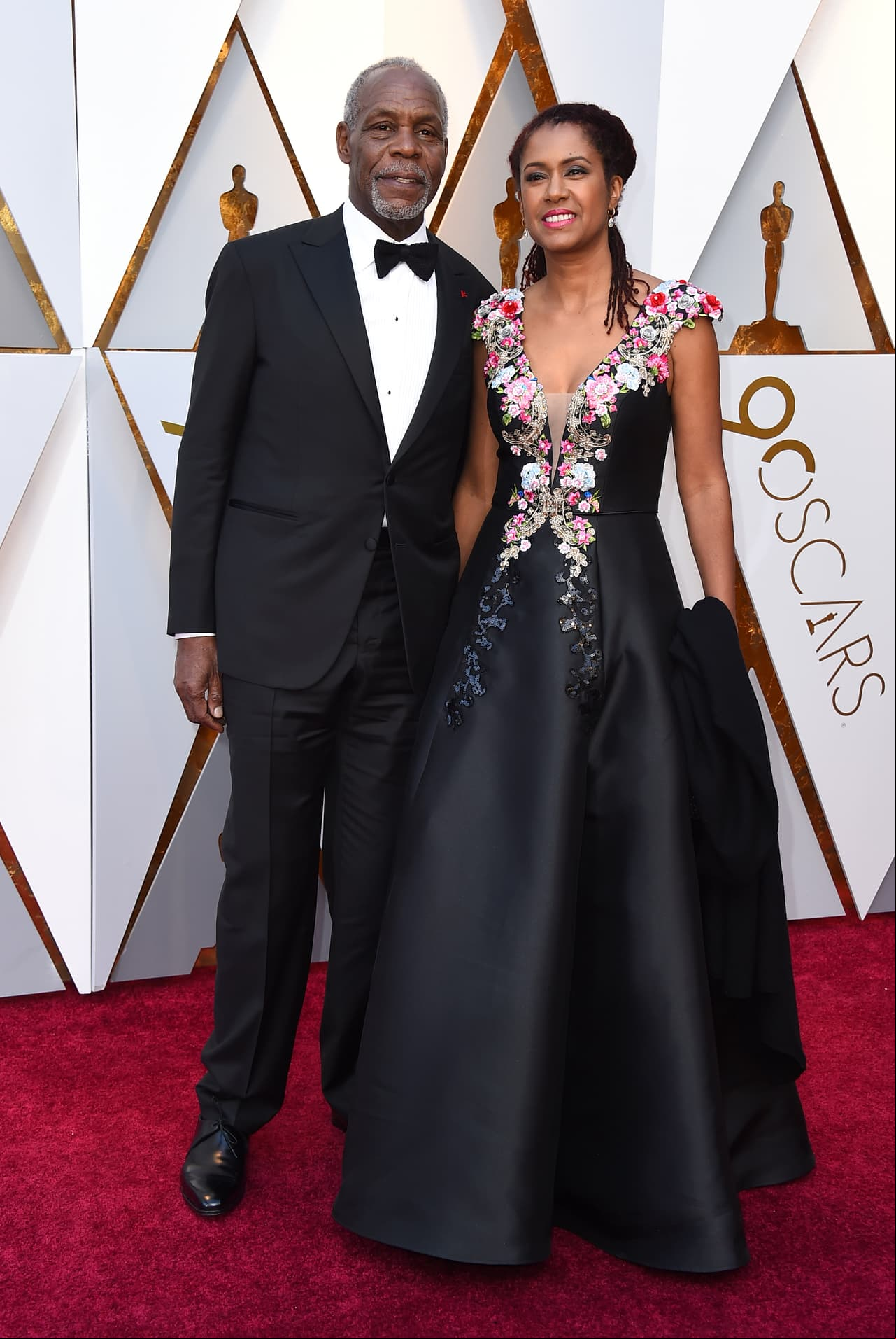 Danny Glover y Eliane Cavalleiro desfilaron con tremendas sonrisas en la alfombra.