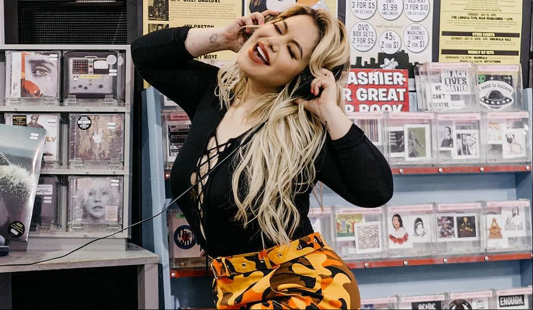 Chiquis Rivera demuestra que sabe mover las caderas al hacer ‘La Chona Challenge’