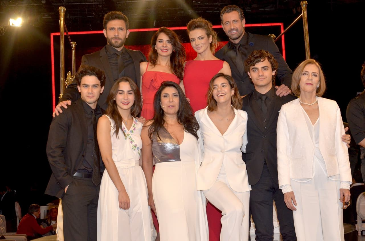 En 2017, la estrella de televisión debutó en los melodramas en la telenovela ‘Caer en Tentación’, una producción de Giselle González en la que compartió créditos con Silvia Navarro, Gabriel Soto, Adriana Louvier y Carlos Ferro.
