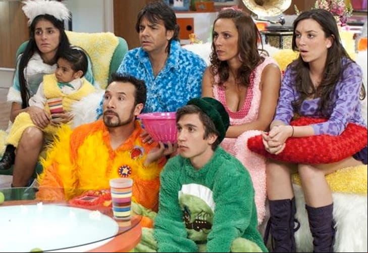 Precisamente, en la última temporada surge el personaje de 'Maradonio', el hijo de 'Excelsa', papel interpretado por Bárabara Torres y, quien guardaba un gran parecido con 'Ludovico P. Luche', rol de Eugenio Derbez.
