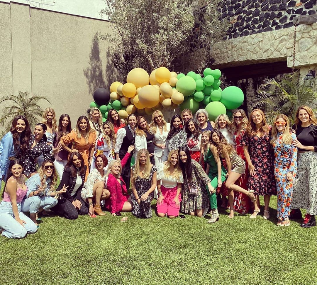 “¡El primer baby shower de mi príncipe! Gracias a mis adoradas por ser las mejores amigas y anfitrionas del mundo. Mejor imposible, nuestro bebé”, así agradeció la actriz tanto cariño.