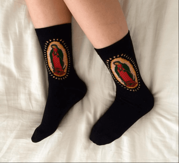 La diseñadora estadounidense de ascendencia mexicana Patty Delgado ideó la marca 'Hija de tu madre' como un homenaje a sus raíces. En su tienda digital se pueden encontrar desde calcetines hasta cobijas.
