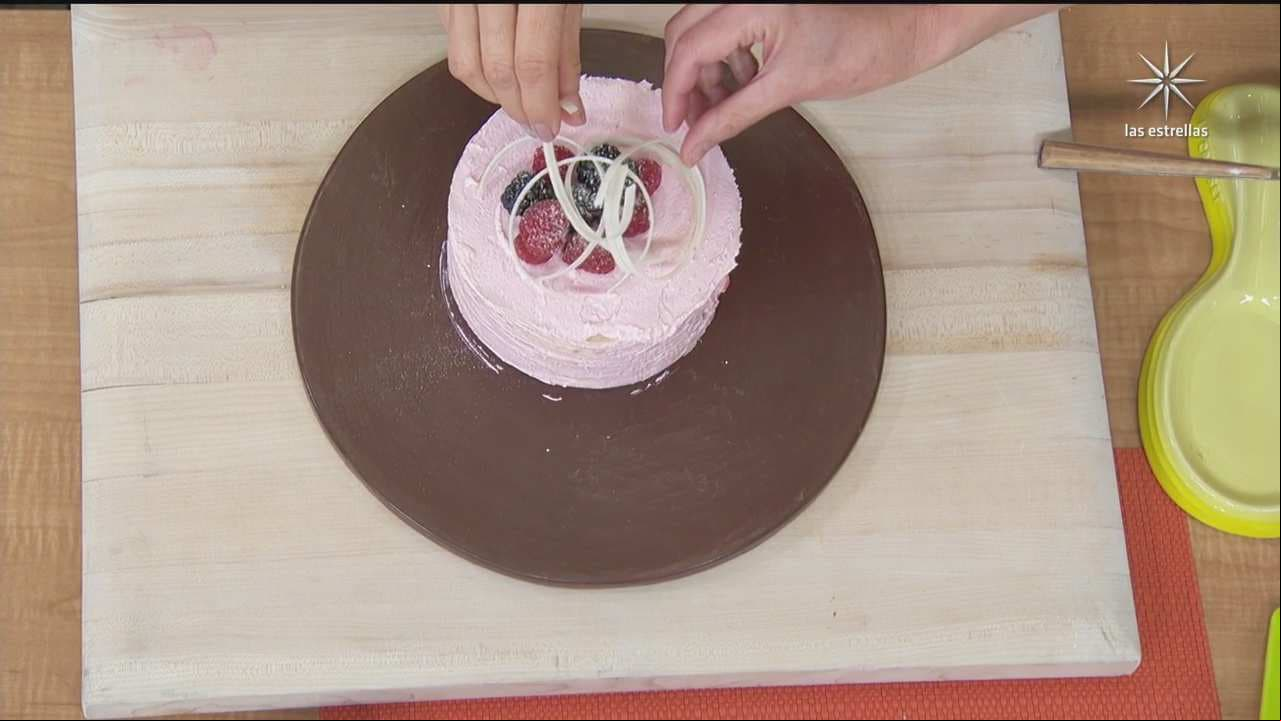 Consiéntete con un postre facilísimo: Pastel de crepas