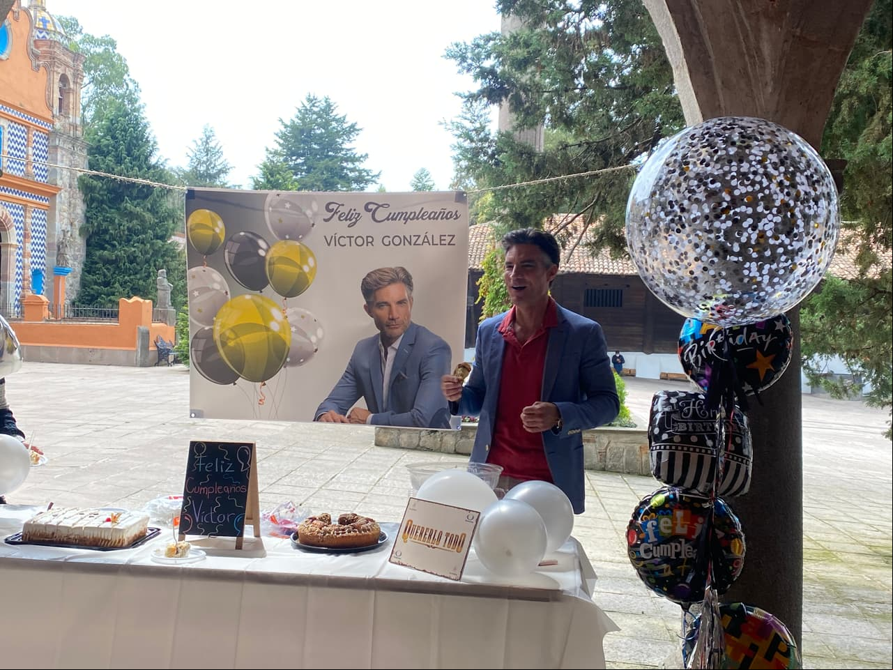 Víctor González festeja su cumpleaños en las grabaciones de 'Quererlo Todo'