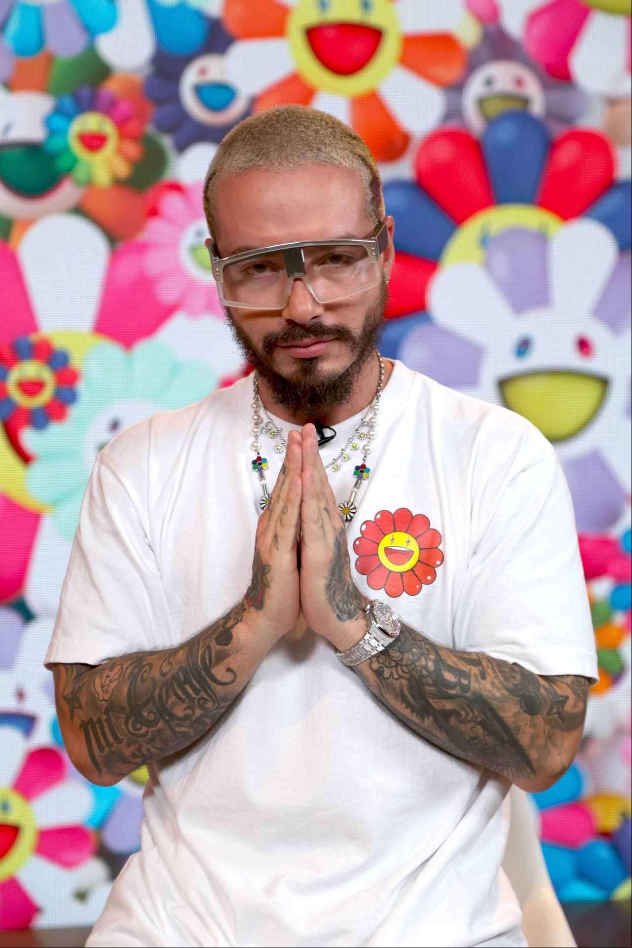 J Balvin compartió en redes el difícil episodio que vivió tras dar positivo a Covid-19. “Es una de las experiencias de salud más difíciles que he tenido en mi vida (…) Siento casi que me mata, fiebre de 40, escalofríos, pérdida del olfato, la baja de oxígeno, la pérdida del gusto, el temor de sentir que está dentro de ti una de las peores pesadillas de las personas actualmente y que no sepas cómo más va a reaccionar, la pasé muy mal”, contó en Instagram.