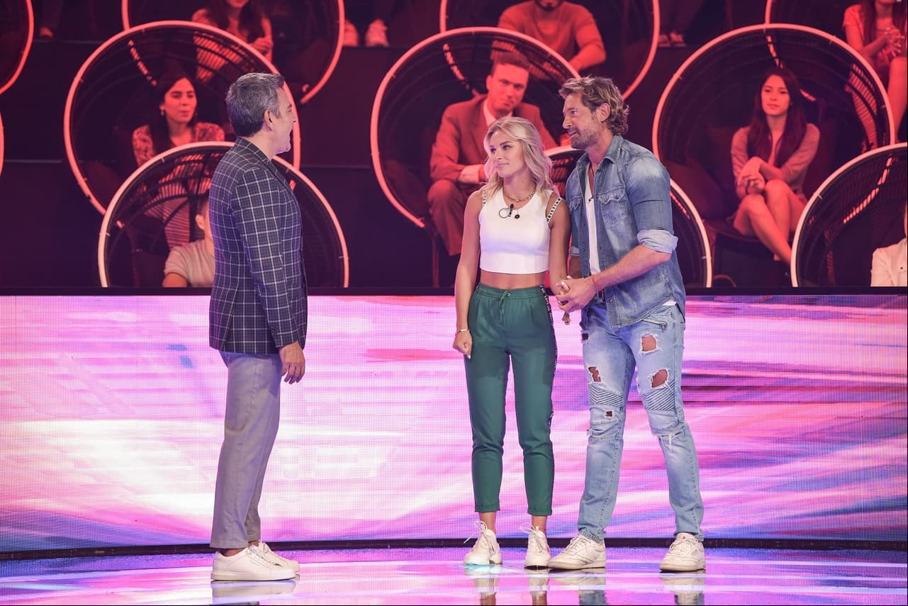 Irina Baeva y Gabriel Soto fueron los padrinos del primer programa de la nueva temporada de Minuto Para Ganar VIP, donde demostraron sus habilidades.