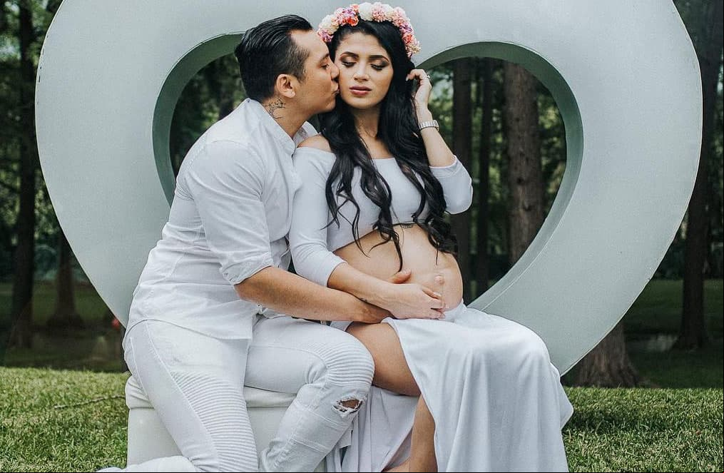 Edwin Luna y Kimberly Flores presumen su amor en espera de su hija