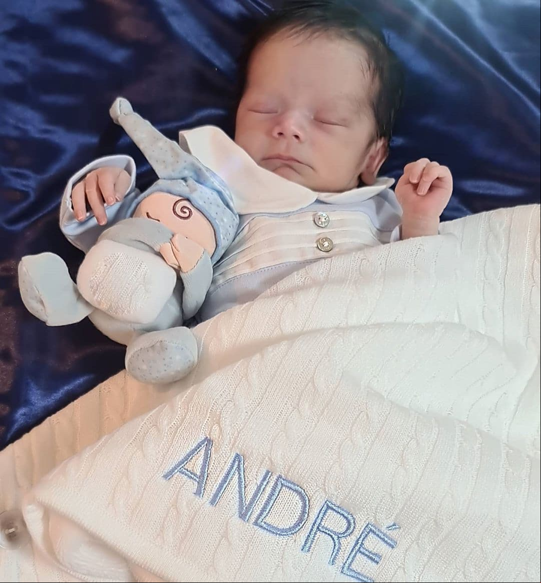 A pesar de que aún no cumple su primer mes de vida, André, el hijo de Sherlyn, ya tiene 299 mil seguidores en su perfil de Instagram.
