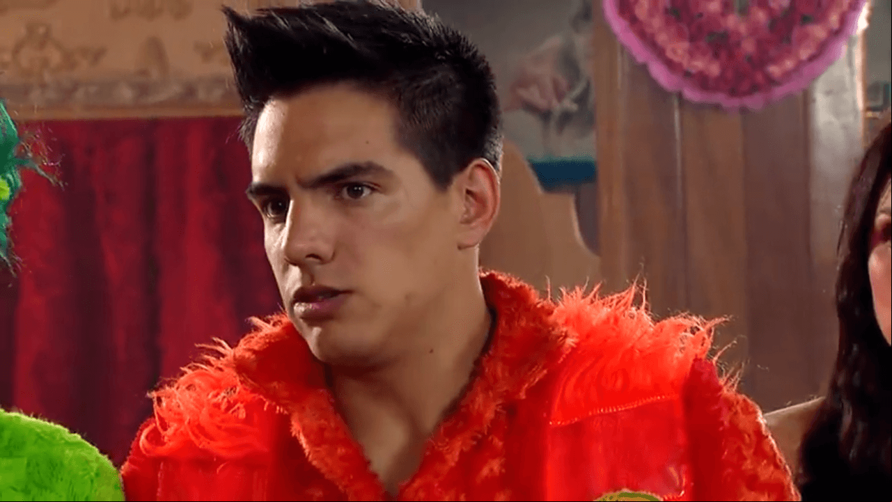 Y Vadhir Derbez al mejor portado de la familia: Junior P. Luche.