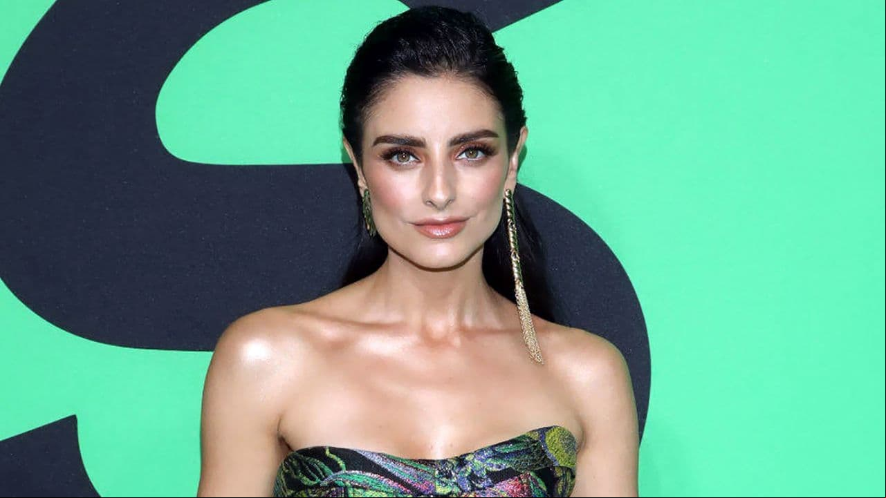 Aislinn Derbez