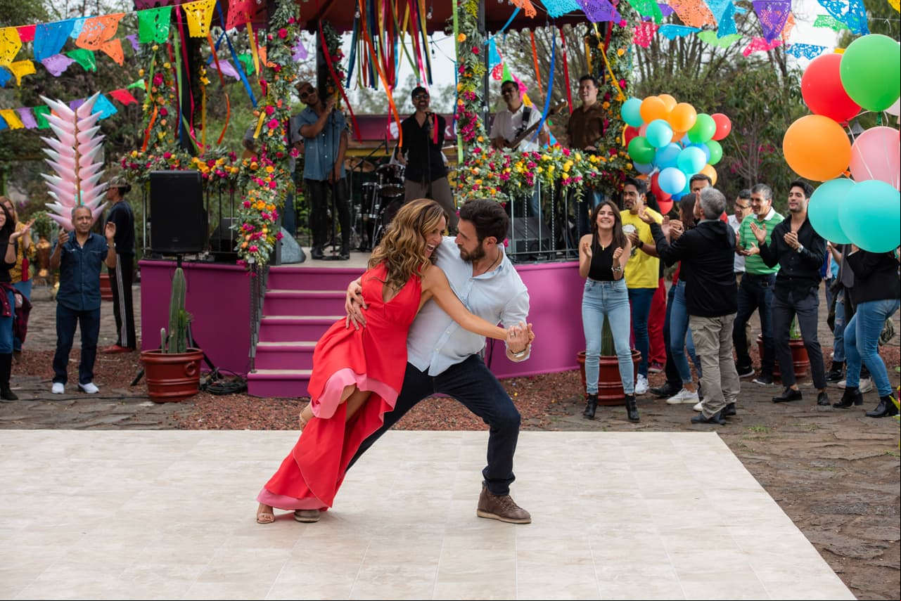 "Fuego Ardiente" no podía concluir sin los increíbles pasos de baile de 'Alexa'.