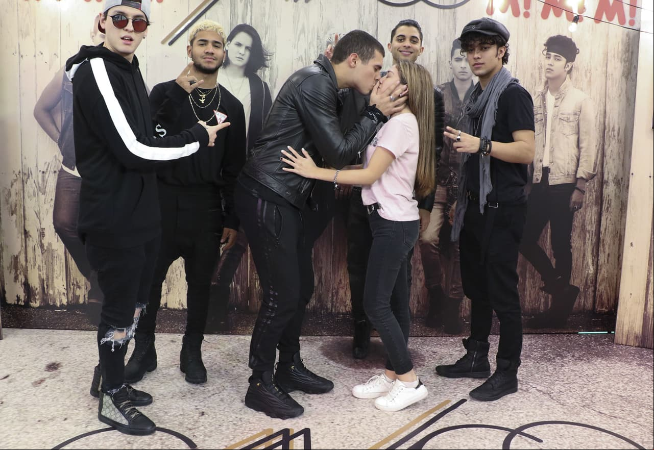 ¡Estos chicos saben perfectamente cómo tratar a sus CNCOwners! (FOTO: The Grosby Group)