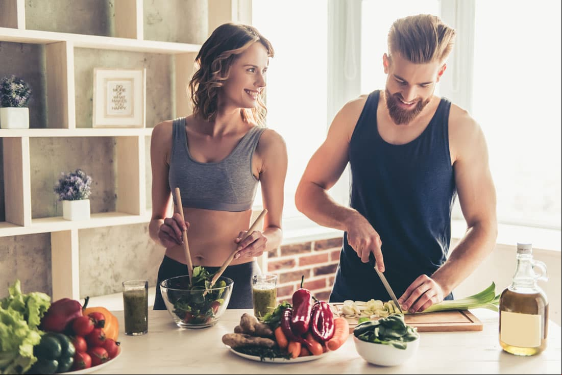 “Todos los alimentos, tratando de equilibrarlos, van a tener una cantidad importante de vitamina del complejo B, la cual ayuda a que funcione mejor nuestro metabolismo. De esta manera, los carbohidratos nos darán energía, las proteínas formarán parte de nuestros músculos y las grasas, en vez de que se acumulen de manera excesiva, se utilizarán en forma de energía. Estos alimentos, en conjunto, nos ayudarán a tener un peso correcto siempre y cuando lo equilibremos con una actividad física”, puntualizó.