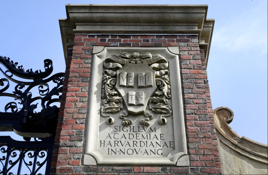 Jueza frena el nuevo veto de Trump a estudiantes extranjeros de Harvard