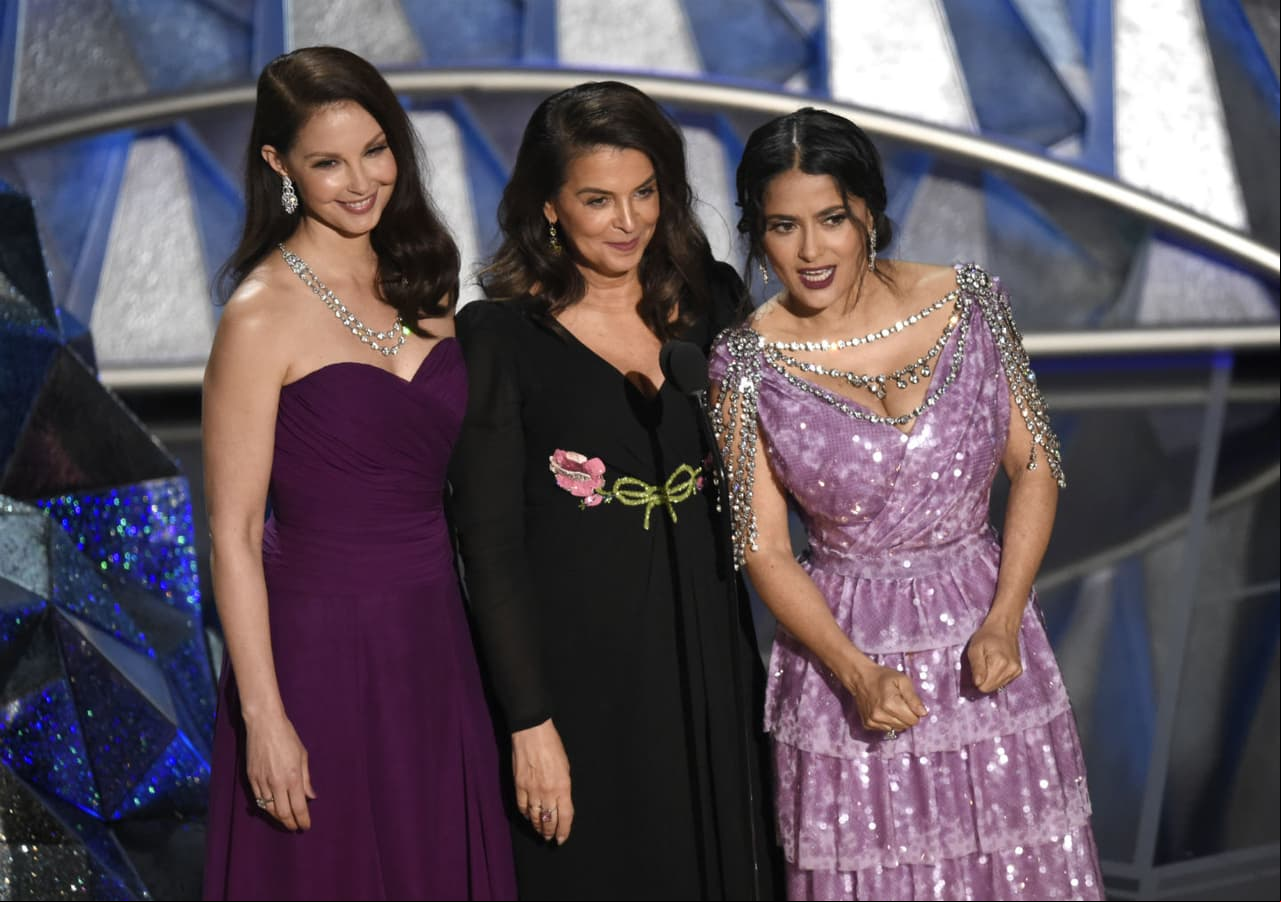 Salma Hayek en el escenario de Premios Óscar