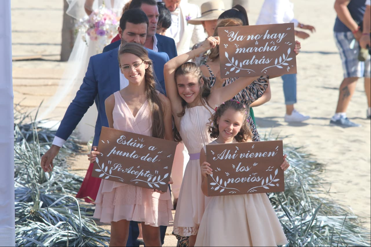Obviamente no podían faltar las hermanitas Paz, quienes en todo momento mostraron su amor a la pareja.