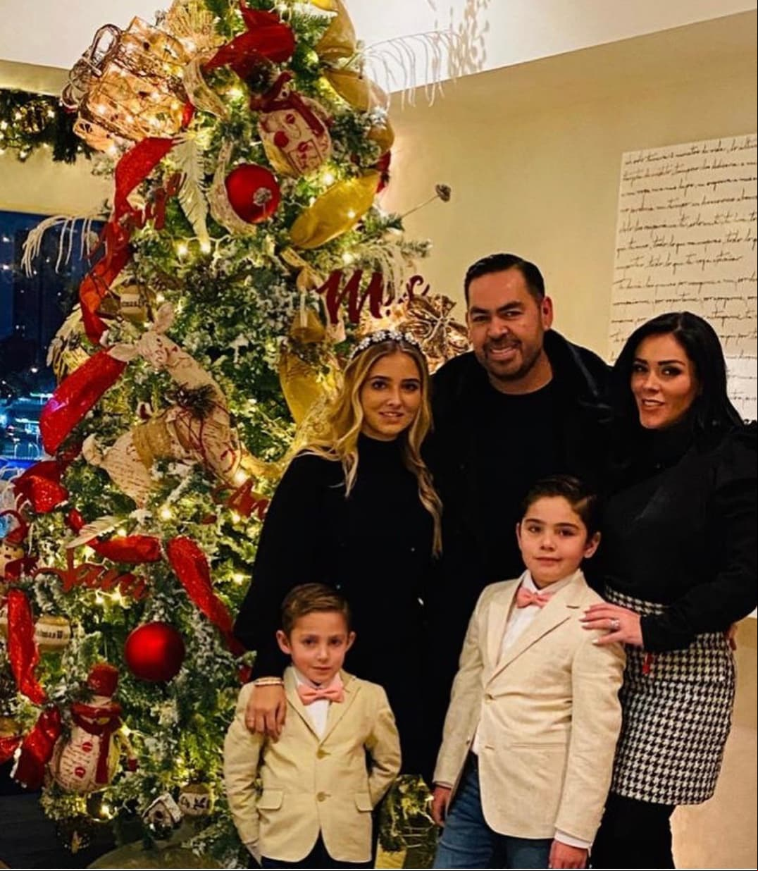 En cuanto a su vida personal, D'Alessio ha formado una familia junto a Marichelo Puente, hermana de la cantante Anahí y con quien ha procreado dos hijos: Patricio y Santiago. Además, D'Alessio también lleva una estrecha relación con Ana Paula, hija de Puente de un matrimonio previo.