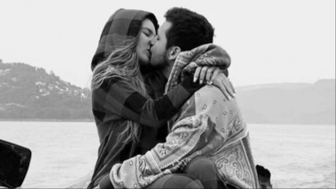 Belinda y Christian Nodal desatan polémica al presentar a su bebé: "Bienvenido a la familia"