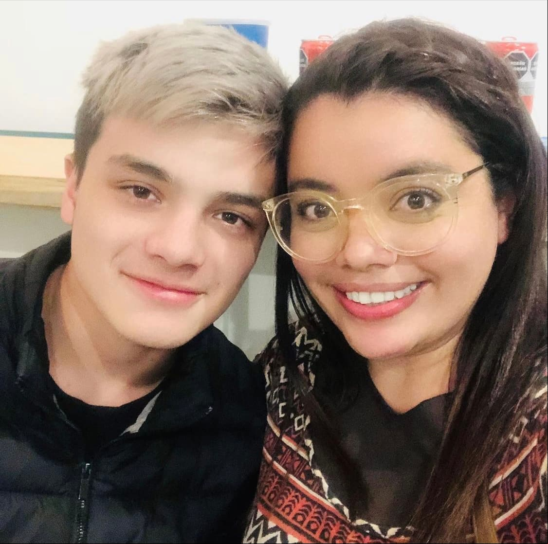 Krisna también es muy cercana a su sobrino Omar, fruto del primer matrimonio de su hermana Violeta, y quien nació cuando ella se encontraba en su adolescencia.