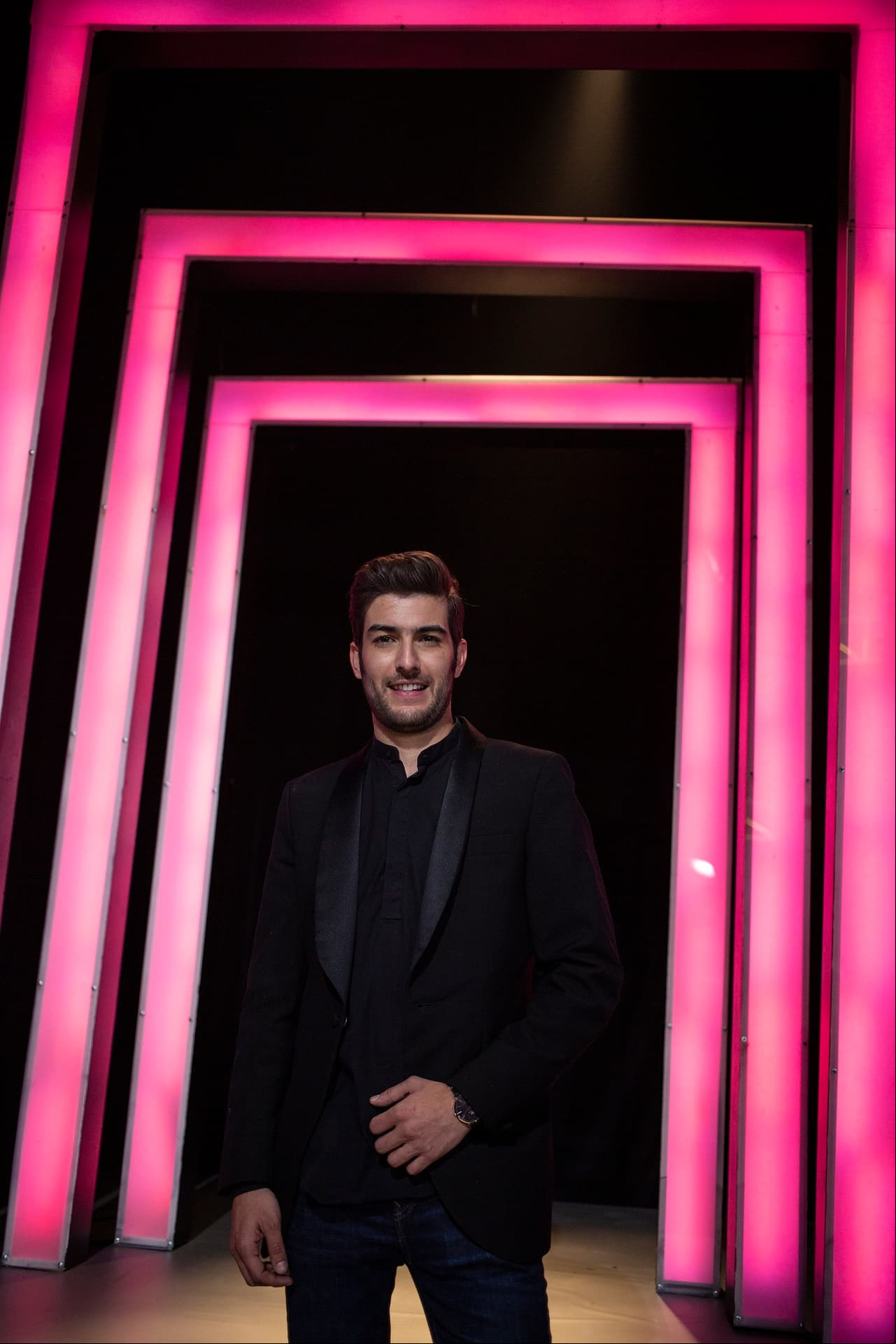 Juan Pablo Gil regresa a la comedia, un género que considera complejo porque: “no es nada más hacer reír, sino que el público se sienta identificado y de ahí crezca la trama”.