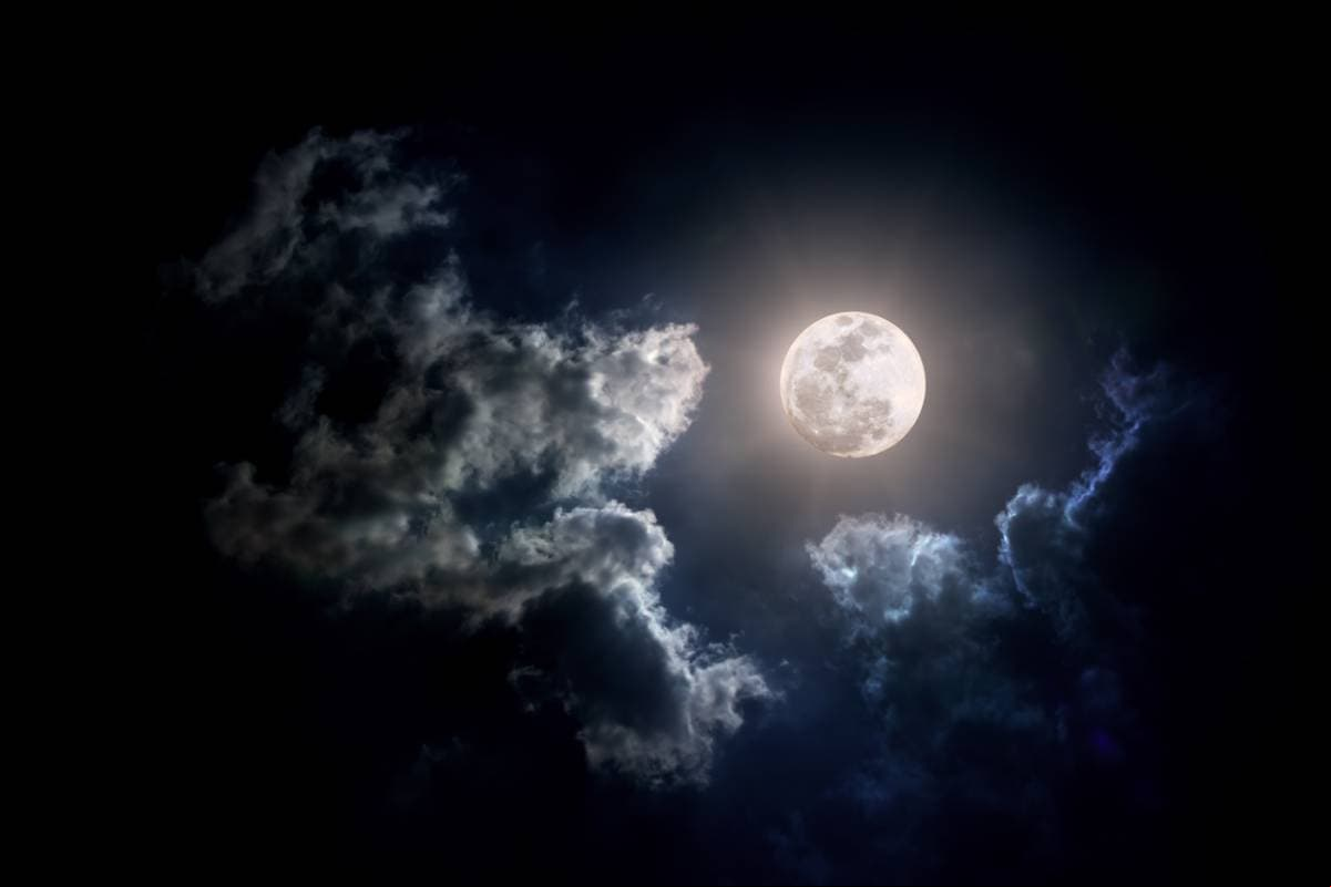 Luna llena en Aries: este ritual te ayudará a limpiar tu energía