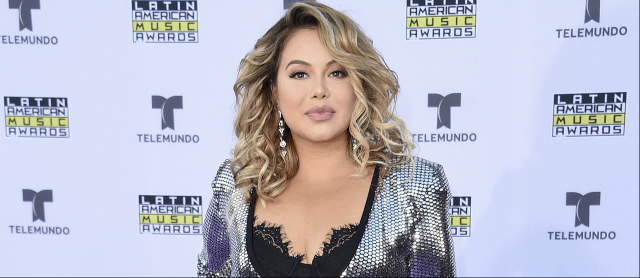 Chiquis Rivera impacta al aparecer vestida de novia