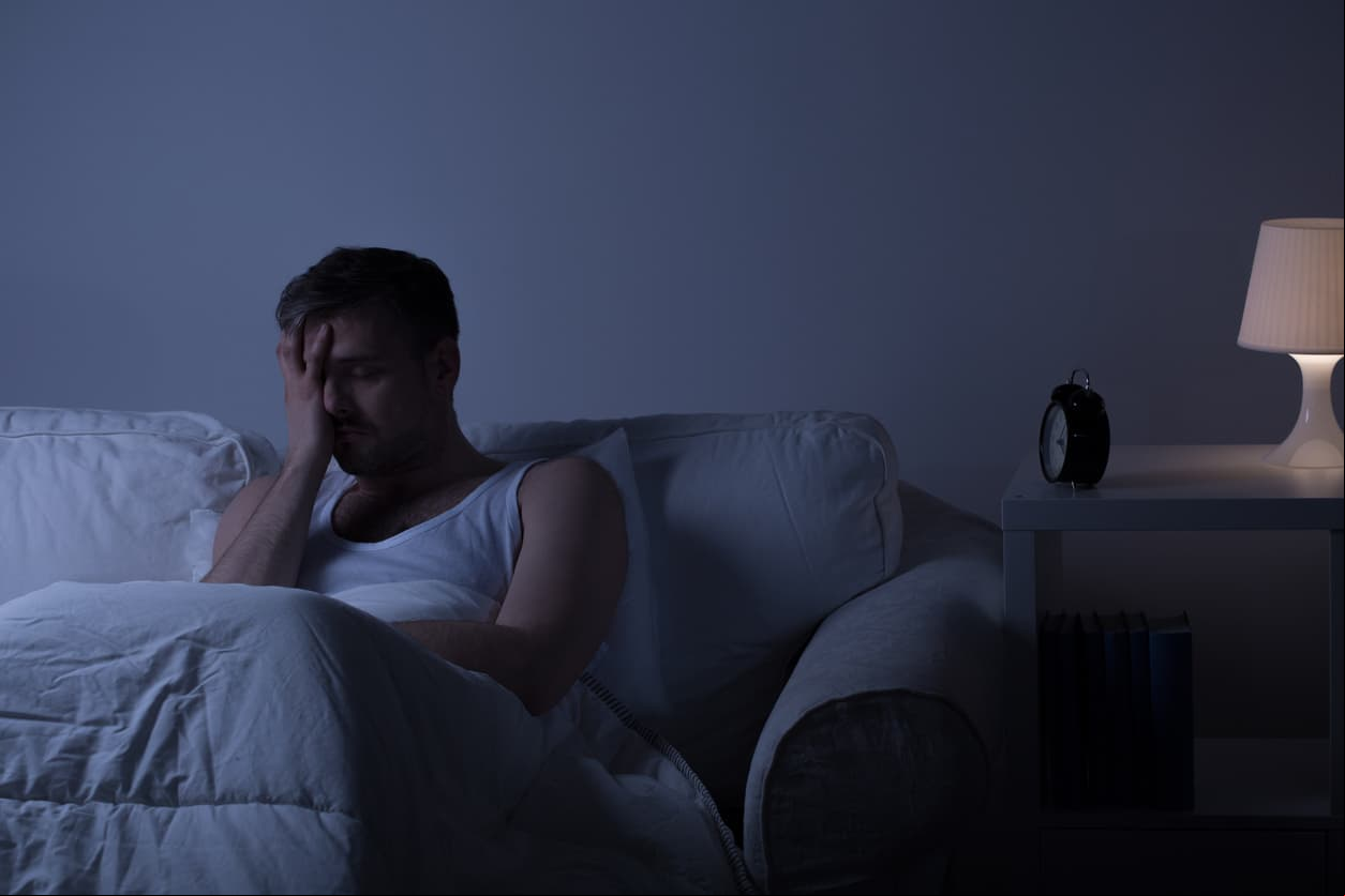 Libra. Pasará noches llenas de melancolía, insomnio y llorando porque te extraña demasiado.
