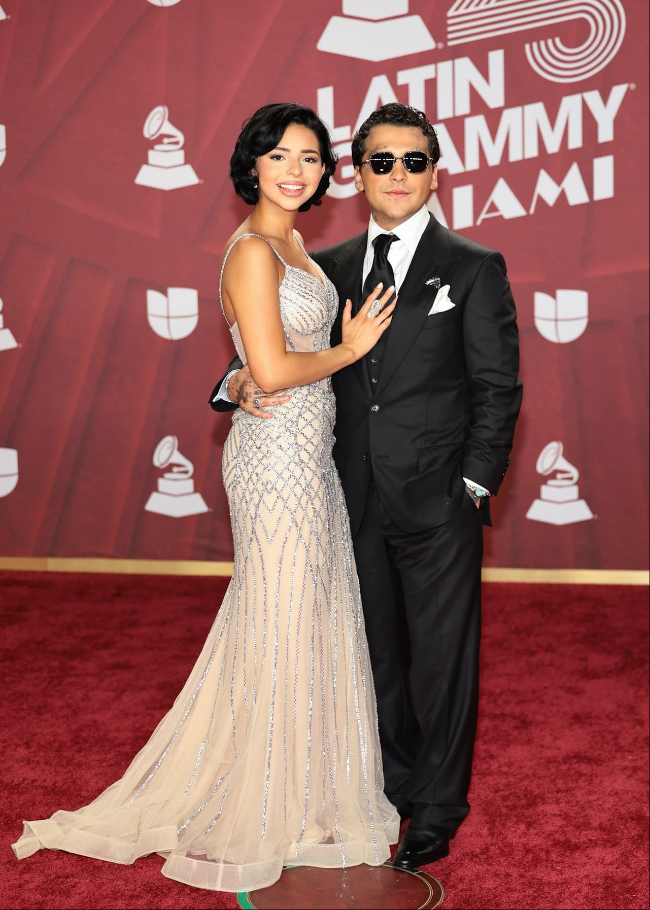 La alfombra roja de los Latin GRAMMY 2024 se engalana con los espectaculares looks de las celebridades