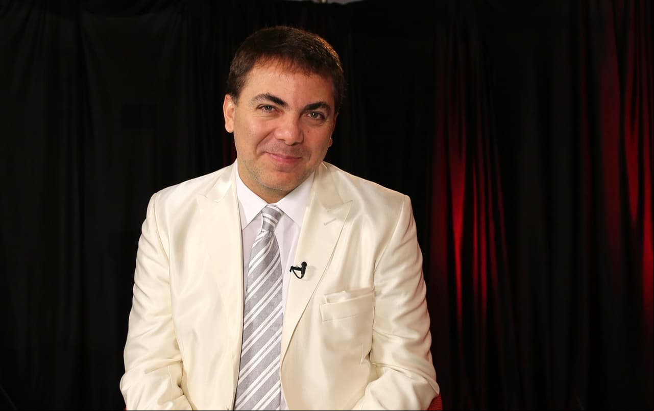 Cristian Castro comparte foto de su infancia con su abuela: “Ha muerto la razón de mi existir”
