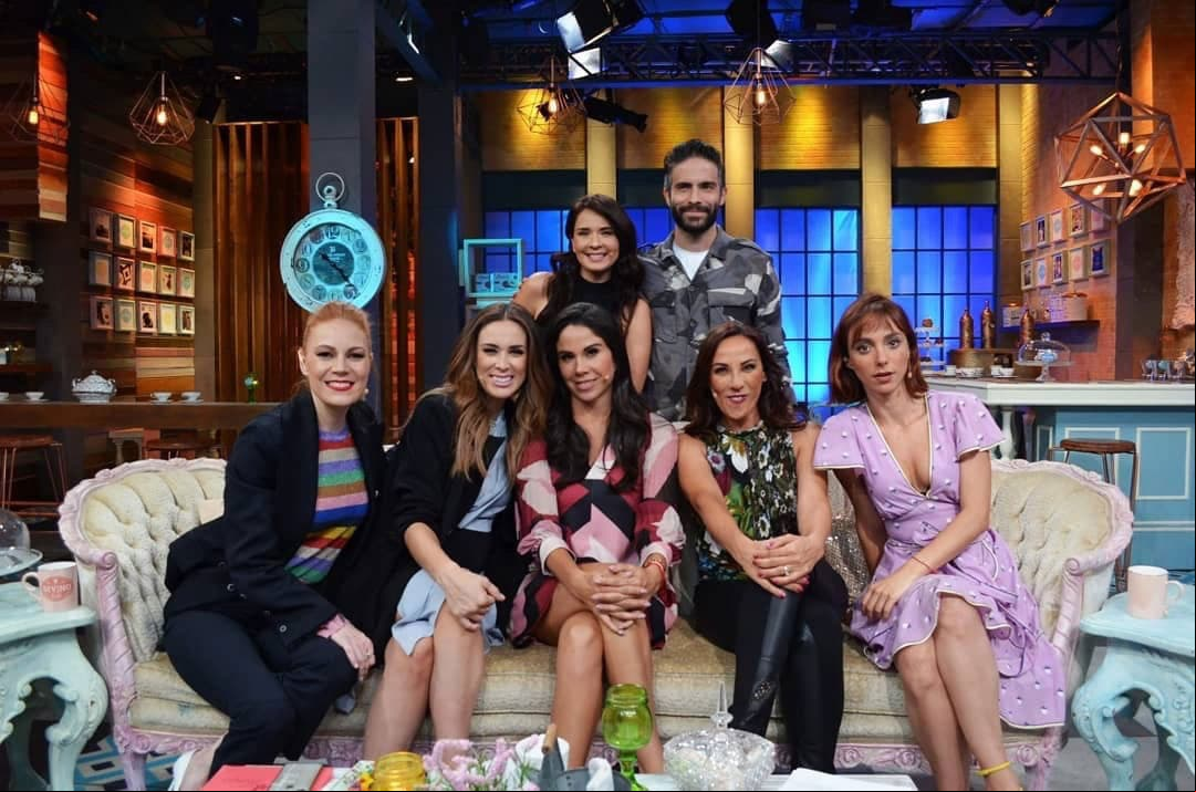 Paola Rojas estuvo invitada en el programa "Netas divinas" de Canal U
