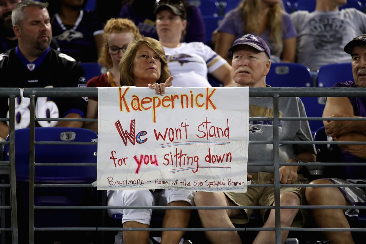 Algunos fanáticos se mostraron de acuerdo con lo dicho por Donald Trump y de paso criticaron al propio Kaepernick.