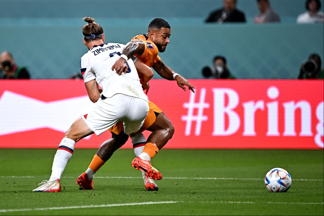 Países Bajos 3-1 Estados Unidos: Dumfries repartió par de asistencias y anotó un gol para sellar el boleto a los Cuartos de Final para la Oranje.