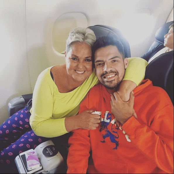 Sin aparente motivo fue agredido, mientras que su novia era encerrada. Destacó que temía por su vida tras la agresión. “No suelo hacer estas llamadas de atención, vengo saliendo de un evento, pensé que me iba a morir”, señaló. Por su parte, la llamada “Leona dormida” aseguró que por el momento no podía dar declaraciones para no entorpecer la línea de investigación que aún sigue en proceso.