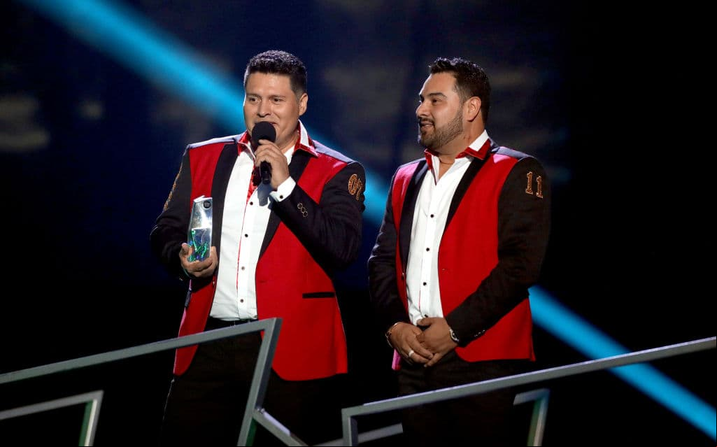 Vocalista de la Banda MS confirma que dio positivo a prueba de coronavirus