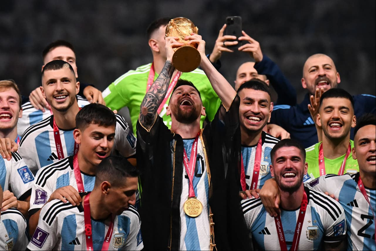 La selección de Argentina recibe la copa del mundo