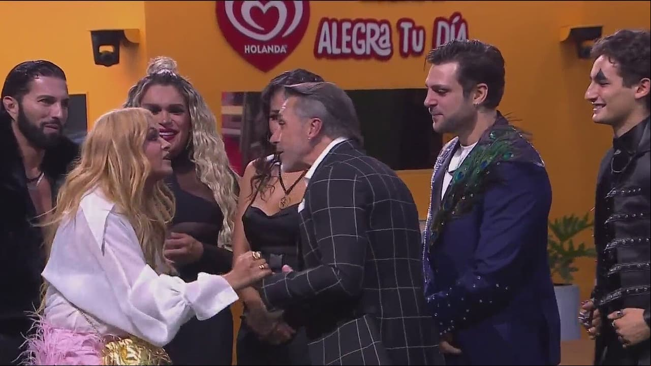 Paulina Rubio entra a La Casa de los Famosos México y les lleva regalos a los habitantes