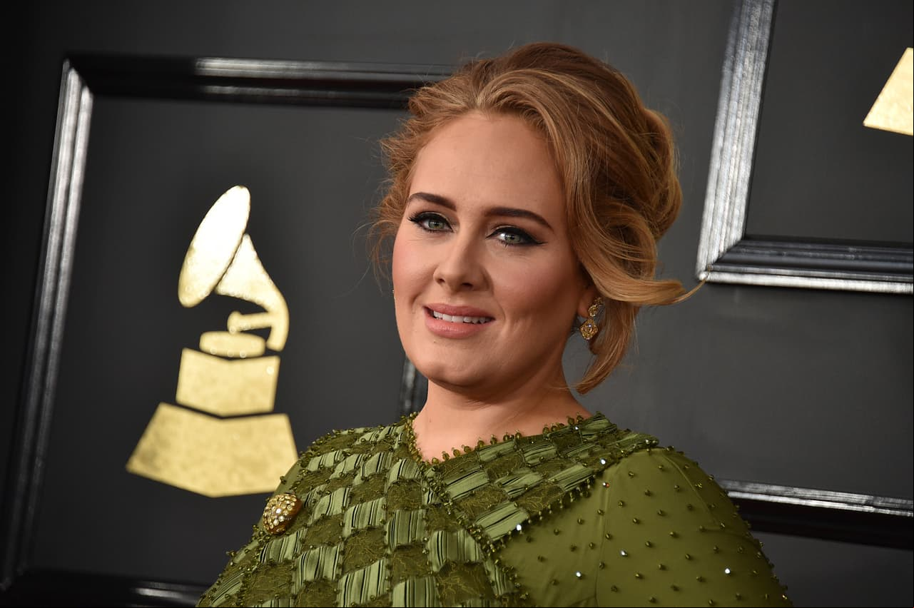 Tras bajar más de 68 kilos, Adele impacta al lucir diminuta cintura