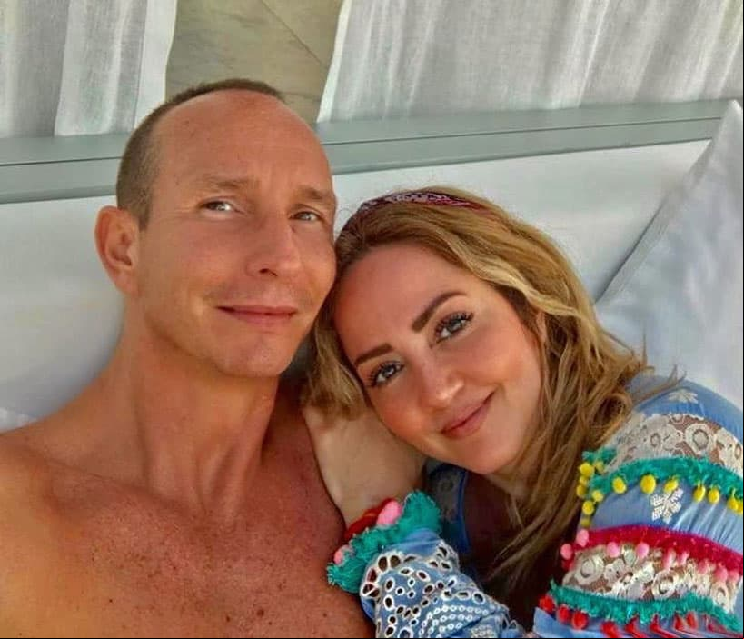 Erik Rubín y Andrea Legarreta unieron sus vidas en matrimonio en abril del año 2000, teniendo a dos niñas, Mia y Nina Rubín, quienes siguen los pasos de sus padres en el mundo del espectáculo.