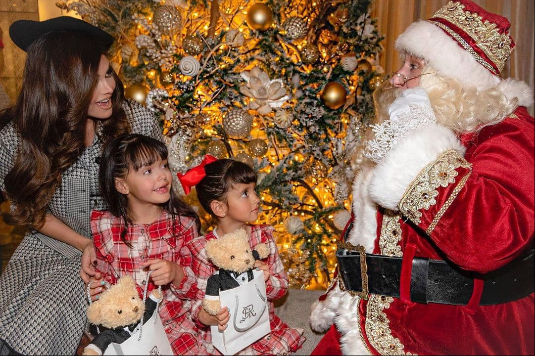 Marisol González mostró esta emotiva postal en la que aparece con sus pequeñas Marisol y Luciana y cuestionó a sus seguidores: “¿Qué le pidieron a Santa?”.