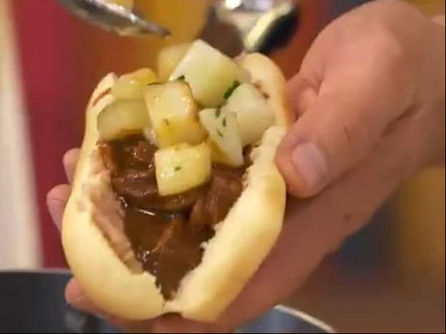 Receta: Hot dog de bistec en chile pasilla