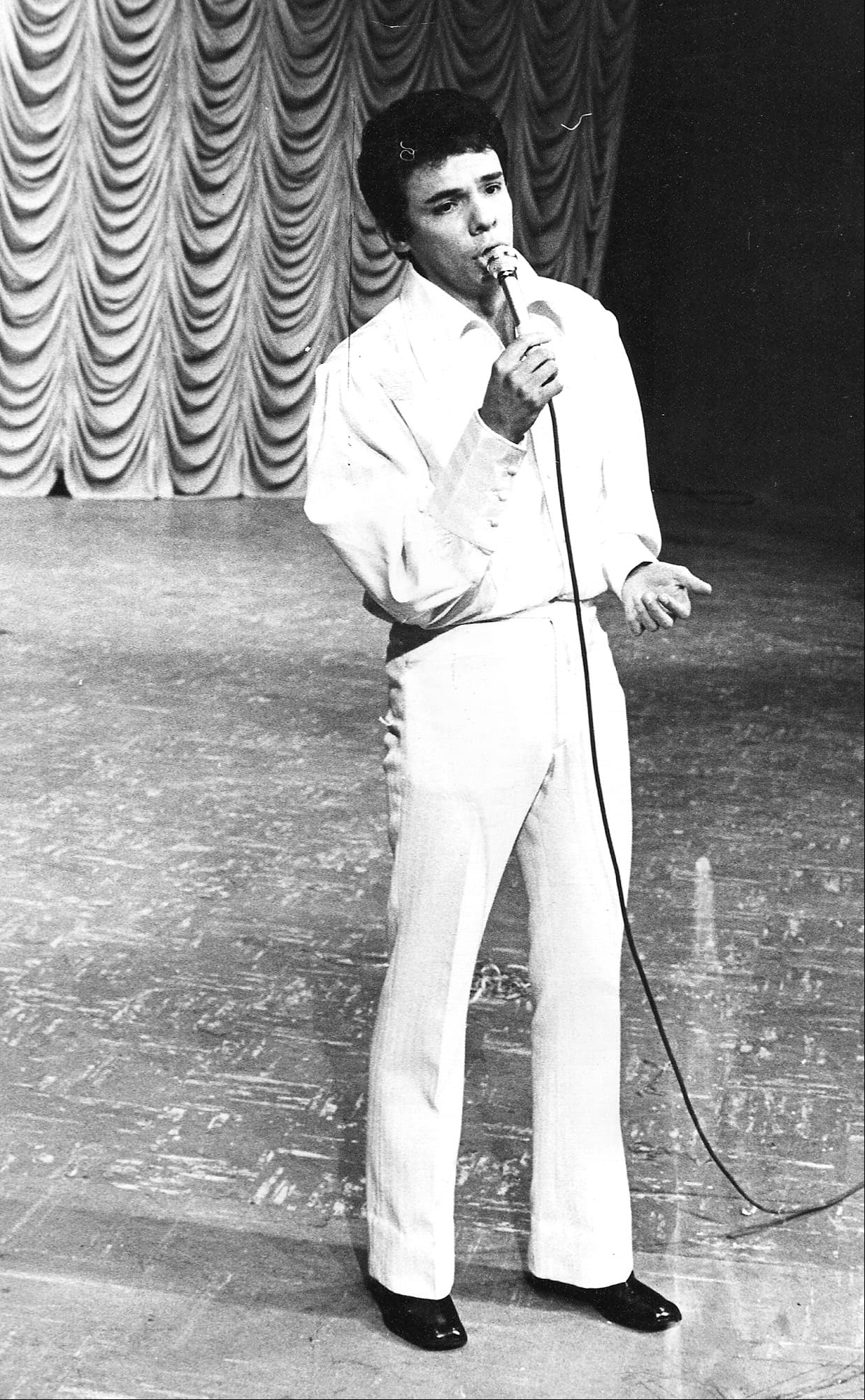 José Rómulo Sosa Ortíz se ganó el pseudónimo de ‘El príncipe de la canción’ en los años 70, cuando su potente voz y sus letras melancólicas lo catapultaron a ser reconocido como uno de los mejores cantantes, no solo de México, sino de todo el habla hispana.