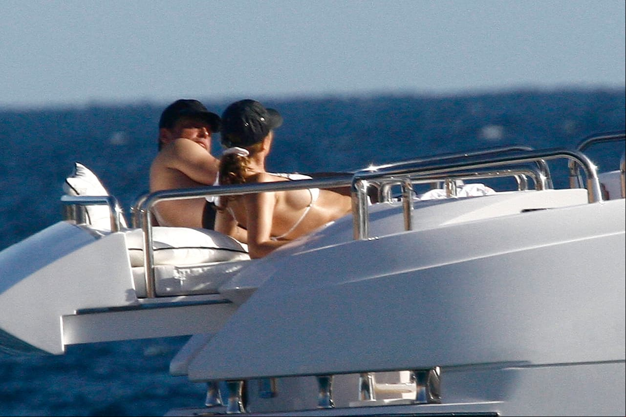 Posteriormente tuvo una relación de 4 años con Luis Miguel, convirtiéndose en padres de dos niños: Miguel, el 1 de enero de 2007, y Daniel, el 18 de diciembre de 2008; pero el romance terminó ese mismo año y la actriz ha hablado sobre ‘El Sol’ en varias entrevista.