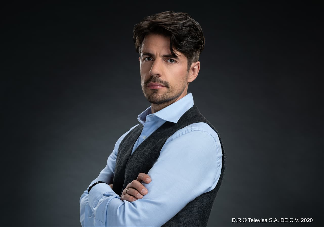 Tras su éxitoso paso por 'Imperio de Mentiras', Juan Martín Jauregui regresa a Las Estrellas con el papel de 'Diego Miranda', exesposo de 'Sofía' y padre de 'Fede'. El argetino encanará a un hombre manipulador y chantajista.