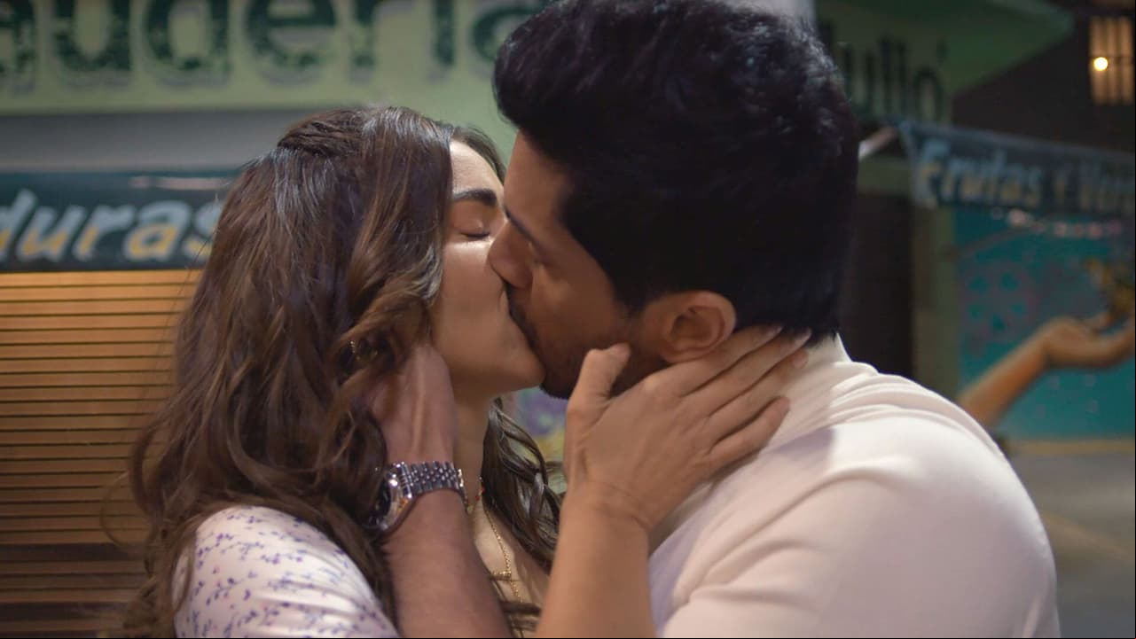 Esteban y Paz se dan su primer beso