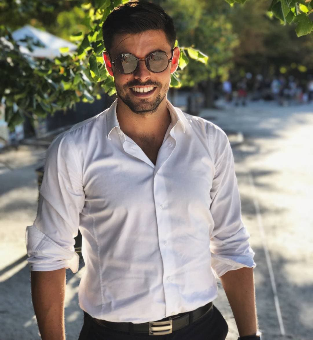 El actor compartió que formar parte de ‘Los ricos también lloran’ es muy importante porque lo conecta con su abuelita Teresa, quien era fan de la versión de Verónica Castro.