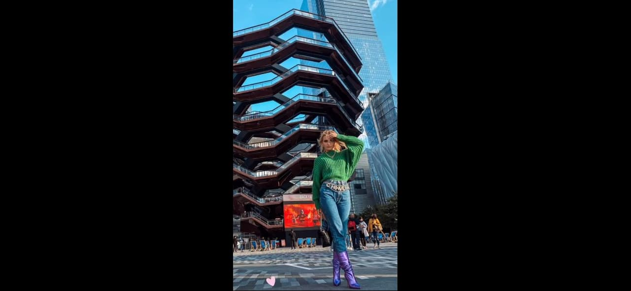 Antes de partir, la estrella de televisión de origen ruso documentó en su cuenta oficial de Instagram su visita a la emblemática y concurrida estructura Vessel, ubicada en Manhattan, Nueva York, donde dio cátedra de estilo, el cual fue alabado por una de las visitantes. "Te ves muy bien", le hicieron saber.