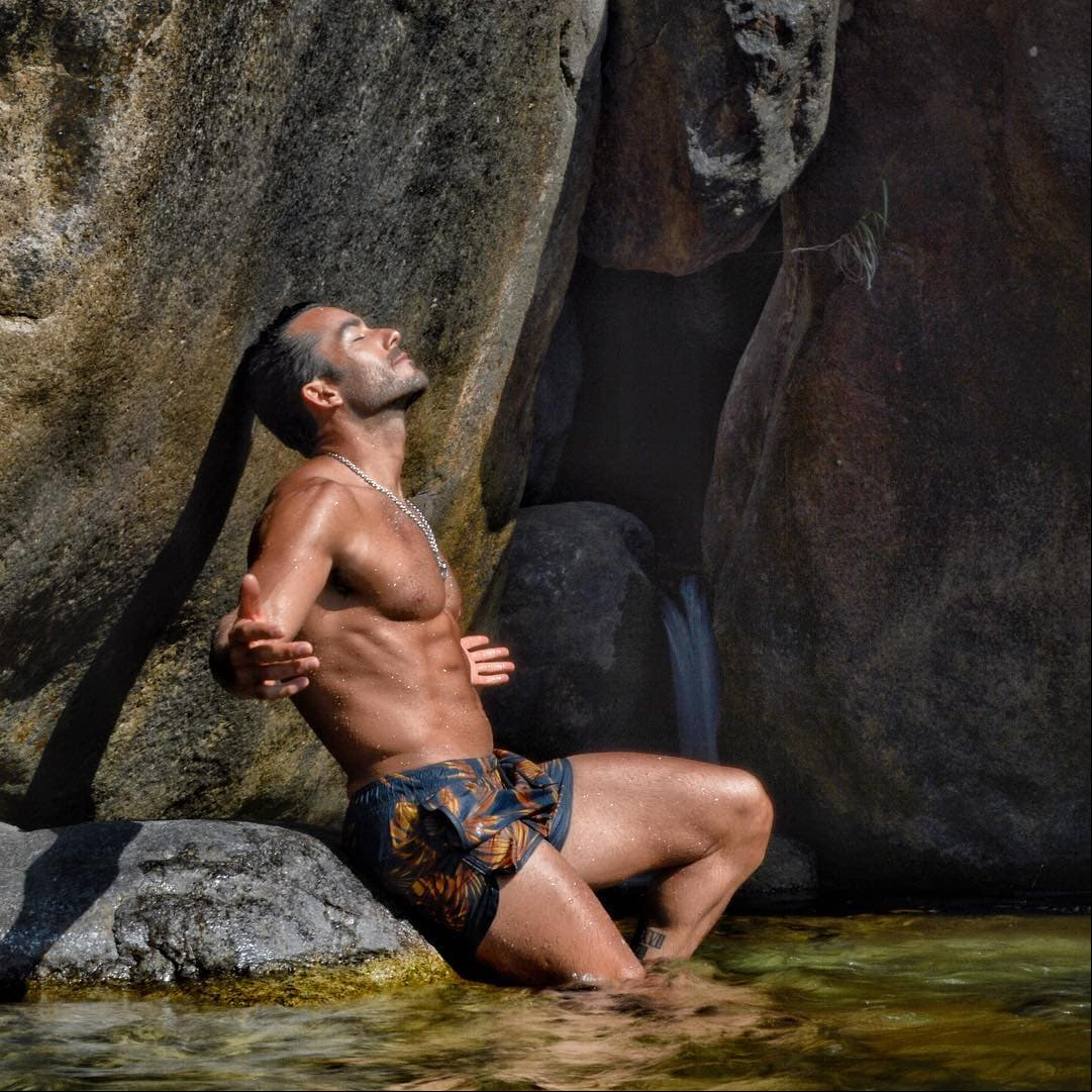Aarón Díaz y sus abs con las que calienta Instagram